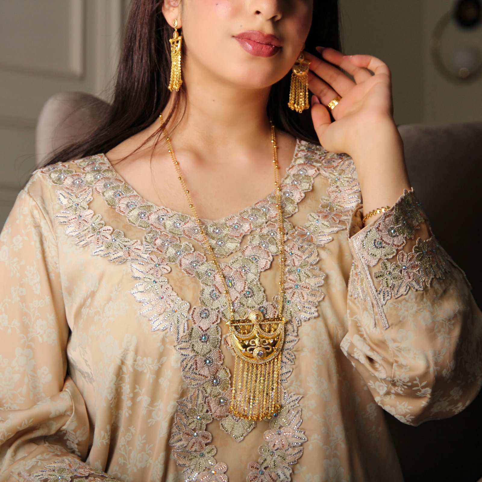 IMG_1178 طقم ذهبي تقليدي - الصورة 1