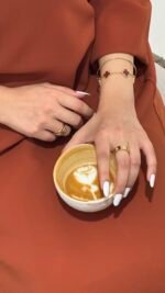 ⁦red rose bracelet⁩ - الصورة ⁦2⁩