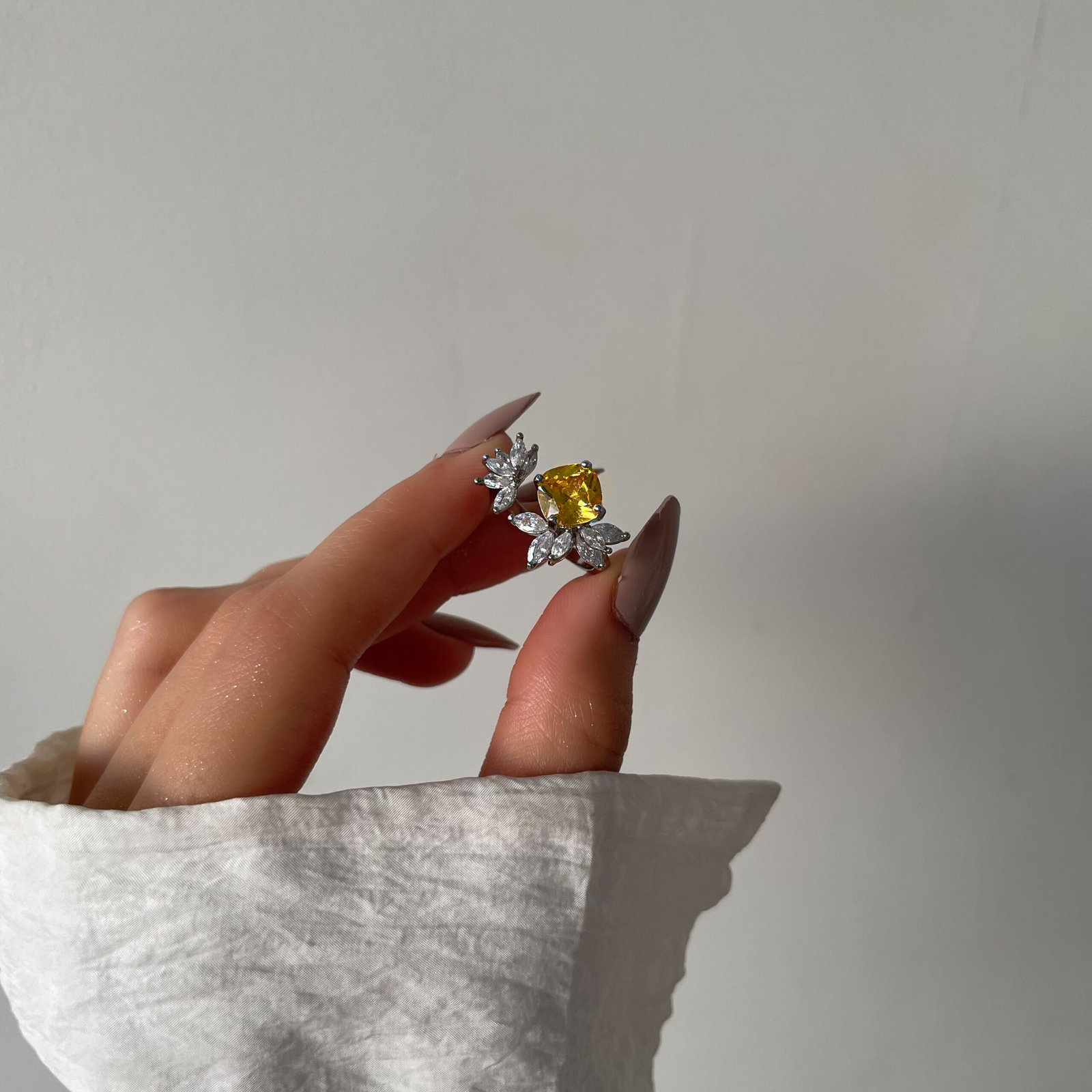 IMG_8606 خاتم بحجر اصفر 💛 - الصورة 1