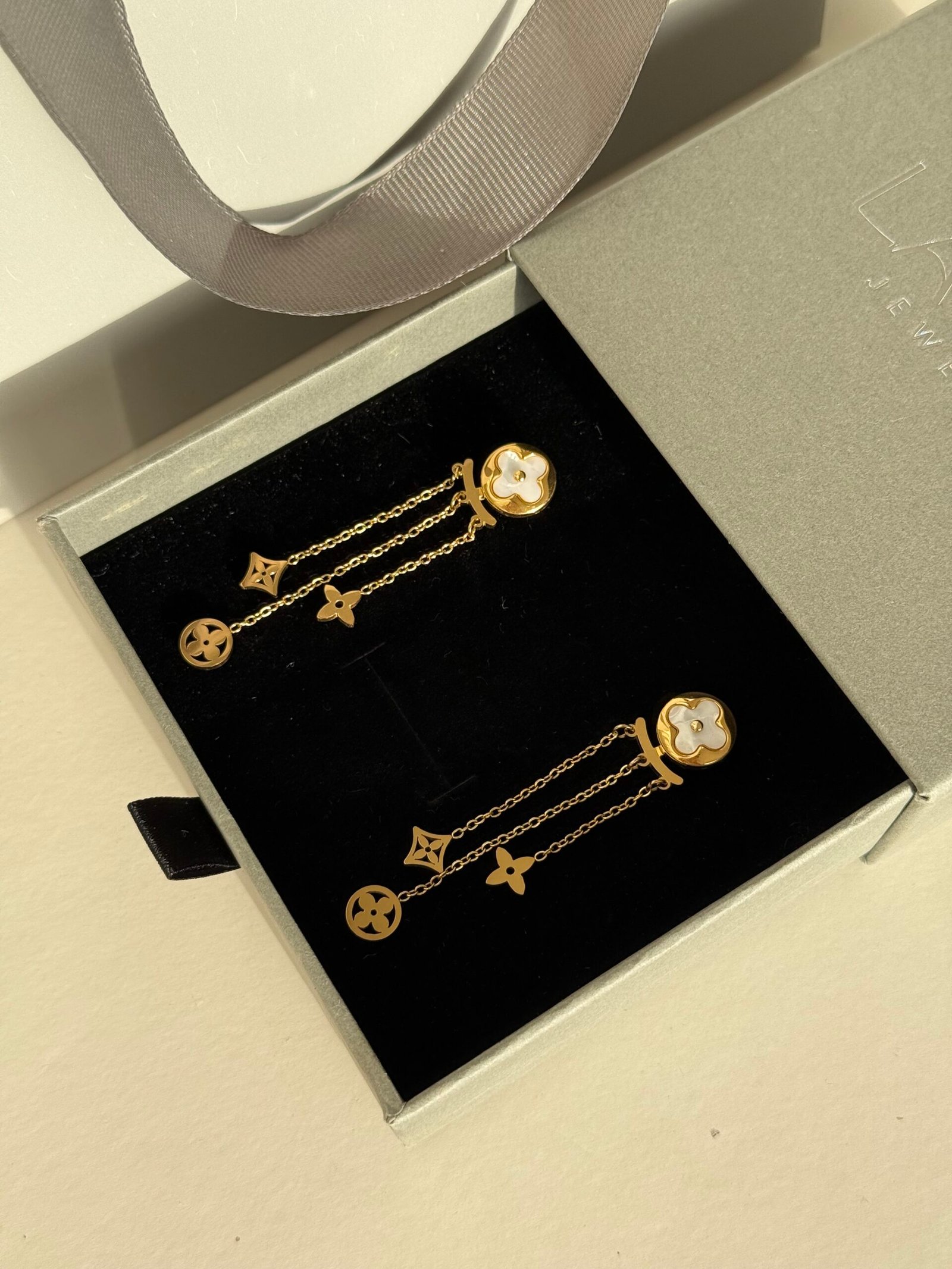 IMG_4446 Petal charms earrings - الصورة 1